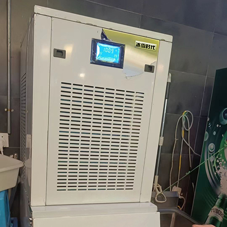 300公斤雪花制冰机交付重庆某大院